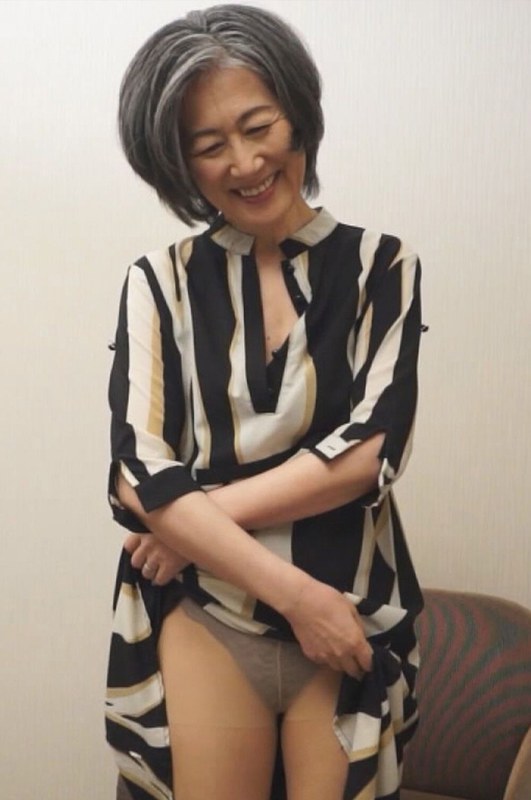 上品な顔してドスケベ。電マとチ○ポで絶叫しながらガチアクメ パッケージ画像